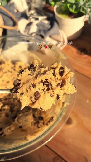 Full recipe in comments 🍪🍫🤎 10-minute vegan edible cookie dough recipe! 🥰 #vegancookiedough #plantbaseddesserts #ediblecookiedough