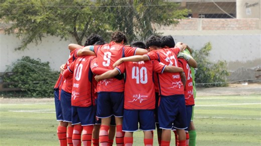 ⚽️ ¿Tu hijo sueña con llegar al fútbol profesional? Tenemos un evento virtual gratuito para padres donde descubrirás el camino real hacia la profesionalización en el Perú: qué evaluan los clubes, cómo se entrena en alto rendimiento y las oportunidades de nuestro Internado Deportivo. Regístrate para acceder al grupo oficial del evento. | InterLima