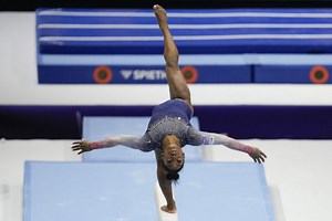 Simone Biles leads US women to record 7th straight team title at gymnastics world championships