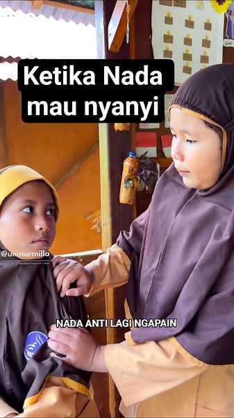 Reaksi guru ketika siswa tiba-tiba mau nyanyi