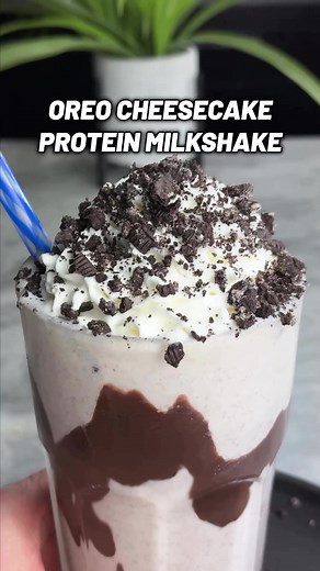 47g Protein Oreo Cheesecake Milkshake might be the recipe that tops them all 💪🔥 ✅ Ingredients: 2 cups ice 1 cup skim milk (240ml) 1/3 cup fat-free Greek yogurt (75g) 1 scoop cookies & cream whey protein (30g) - I use @legion whey protein and my discount code is KORY 1/2 cup Oreo O’s cereal (15g) 2 tbsp whipped cream cheese (20g) 1 tbsp zero calorie sweetener 1 tsp sugar-free cheesecake pudding mix (3g) 1/2 tsp xanthan gum 1 tbsp sugar-free chocolate syrup (15g) 2 tbsp whipped cream (5g) 1 crus