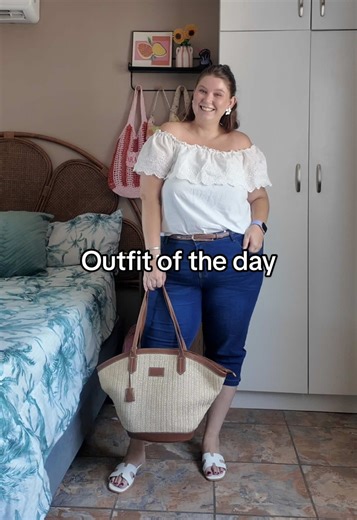 Beat the Heat with the Perfect Pool Day Outfit