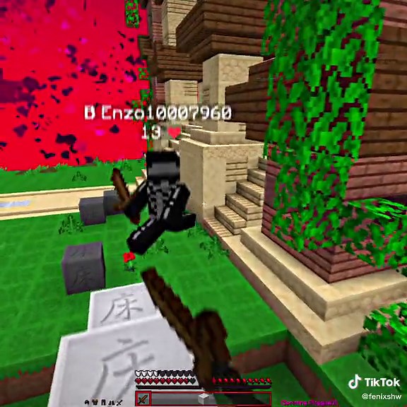 Minecraft Bedwars Gameplay: Character Combat and Strategy