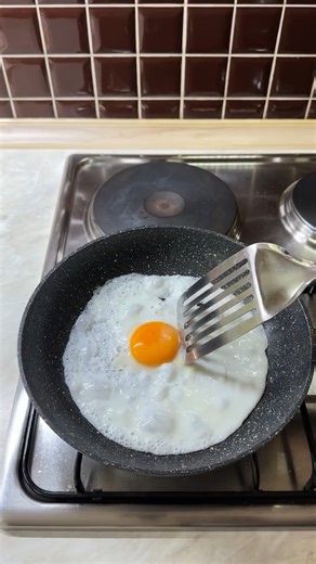Perfect over-easy egg technique | Foodie's Time