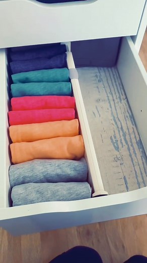 Compact Shirt Folding: Space-Saving Tips!