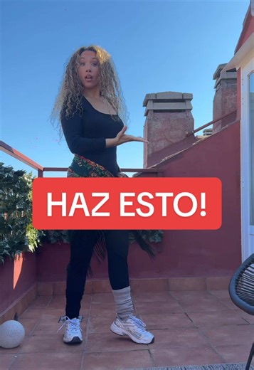 Un truco de sevillanas para cuando no puedes dar vueltas 💃 Perfecto si llevas tacones o la caseta está llena. Guárdalo para la feria y pruébalo conmigo ✨ #sevillanas#aprendeabailar#bailaconmigo#consejos#feria