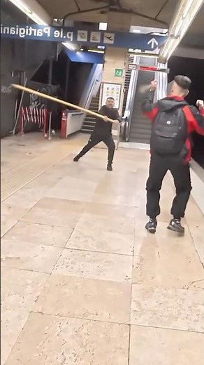 Aggressive Pickpocket Caught by Police 👮‍♂️