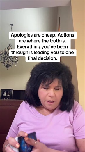 Rosalie Psychic Medium (@bigpsychicmamma)’s video of girl goes to psychic