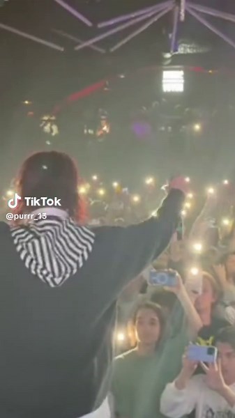 @sqwore @17 SEVENTEEN @Sheep #pixiesquad #concert