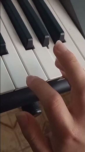 Como tocar la intro de la cancion del meme de la langosta azul (Tocata y fuga en re menor, Bach)