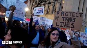 Trump rescinds transgender bathroom rules from Obama era