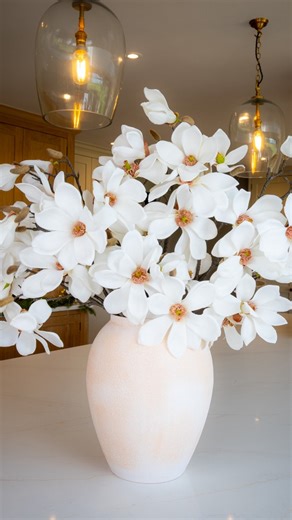 If winter had a signature flower then this is it! 🤍❄️ @stemandsilk #artificialflowers #homestyling #homedecor #homeowner #welcometomyhome #luxurylifestyle #loveyourhome #stylishhome #cosyhome #artificialplants #smallbusiness #winter #winterflowers | Stem & Silk