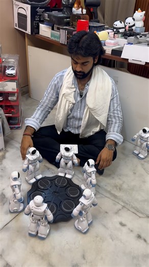 MASKMANTOYS on Instagram: "😱😱🔥⬇️⬇️⬇️ . Hand sensor & remote control robot😍 . Hello, i am robot Octopus, the first mechanical building robot of Hi-Tech robot family, i am here to keep your attention and make you feel happy, my dear little creator. ?? I am a building robot equipped with powerful electric motor, which enables me to walk on the ground/ floor/carpet when you put all the units together. ?? I have blue RGB ear lights that would appear based on different modes, “Mode 1” to avoid obs