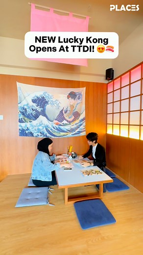 NEW Lucky Kong Opens At TTDI! 😍🍣 . 📌 Spot Kingu Kongu’s brand new outlet, Lucky Kong, now open in TTDI! 🍢 Serving Muslim-friendly izakaya 🥢, it’s the perfect spot for chill nights out ✨ with good food & Japanese vibes! 🏮 . 𝗠𝘂𝘀𝘁-𝘁𝗿𝘆 𝗳𝗮𝘃𝗼𝘂𝗿𝗶𝘁𝗲𝘀: 🍤 Crispy Baby Prawn 🍣 Salmon Mentai Dragon Ball ❤️‍🔥 Salmon Mentai Lover 💥 Special Salmon Truffle Bomb 🔥 Angus Beef Katsu 🍕Special Sashimi Mini Pizza 🍢Tori with Garlic Tobiko . 【 Lucky Kong 】 📍16A, Jalan Tun Mohd Fuad 1, Tama
