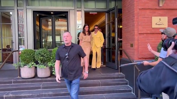 El gesto con el que Brad Pitt demuestra su amor a su novia, Ines de Ramon, tras su debut en público