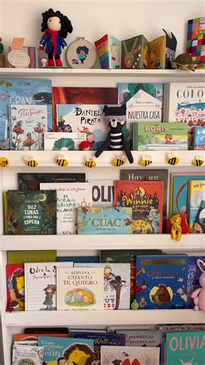 ¡📚 Úne a tu hijo o hija a mi Club de Lectura Infantil! Es totalmente gratuito y virtual. El próximo lunes 18 de marzo, inicia un nuevo ciclo de lectura en el que estaré leyendo en voz alta Mirabella y el bosque de las brujas ✨️. No necesitas tener el libro, yo lo muestro mientra leo, por eso pueden participar de cualquier edad y cualquier lugar del mundo. Solo hace falta que te conecten al En Vivo. Mira toda la información de horarios y reseña del libro en el video. #fyp #parati