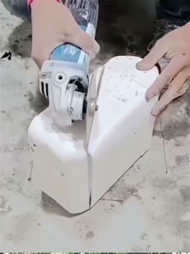 Oil drum dirt pick-up handle