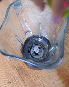 De la nourriture pour l'âme : un délicieux cocktail au citron vert et un smoothie aux fruits. | Fabiosa France