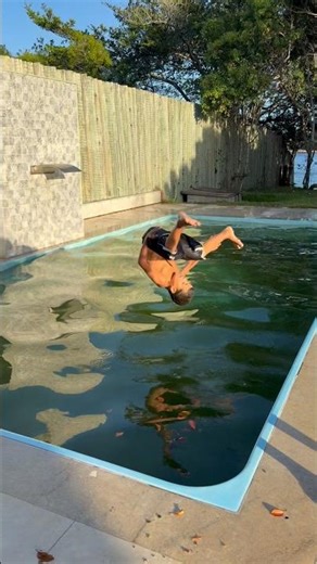 VITOR PULOU NA PISCINA DE CHERNOBYL