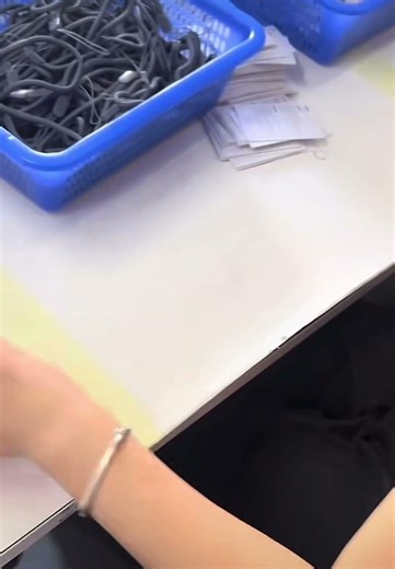 New Handheld High-Speed ​​Mini Fan — Ultra-Long Battery Life, Cooling Ice-Compress Function