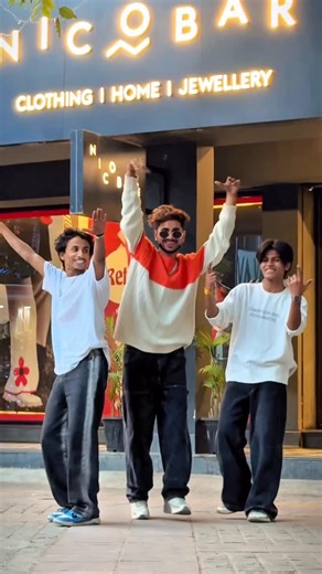 𝐉𝐚𝐜𝐤𝐬𝐡𝐢⚡️ on Instagram: "Fortuner jii🫣🥵🕺 @jackshi_roy01 @rajadancer07 #reelvideo #expression #dancechallge #dance #style#viral #keepgoing #public #reelsviral #foryou #delhi #jackshiroy01"