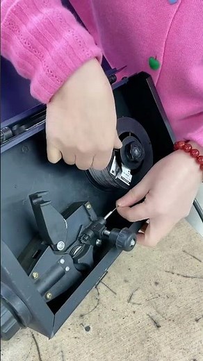For those who don't know how to disassemble the wire spool for gasless MIG/MAG welding look here!