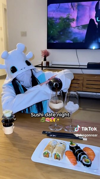 With a bit of dragons sauce 😎 #httyd #howtotrainyourdragon #pajamas #toothless #matchingoutfits