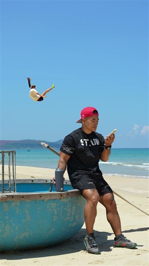 Oh what fell into my water bottle😯#funny #vfx #airjump