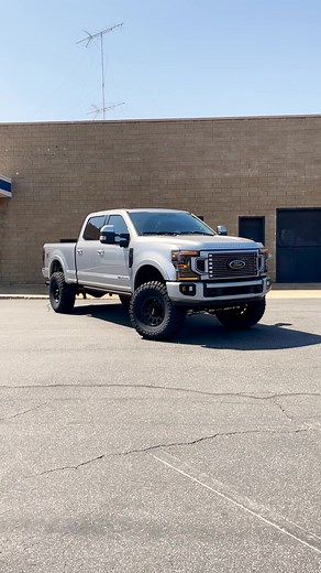 This Super Duty is the real deal! 😎 2022 Ford F-250 Super Duty • BDS Suspension 4” Coil-over Conversion Radius Arm Lift System • Fox 2.5 Remote Reservoir Coil-overs & Secondary Shocks & Piggyback Rear Shocks with DSC Compression Adjusters with 2.0 Dual Steering Stabilizers • Morimoto “XB” LED Headlights & Tail Lights • Baja Designs “Squadron” SAE/PRO LED Fog Lights & S2 Back-up Lights • 17x8.5 “NV” HD Method Race Wheels in Matte Black Finish • 37”x13.5” “Open Country” M/T Toyo Tires | SoCal Sup