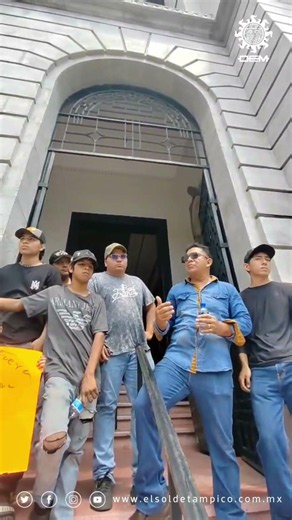 Laguna del Carpintero merchants block access to #Tampico City Hall🏛️✊