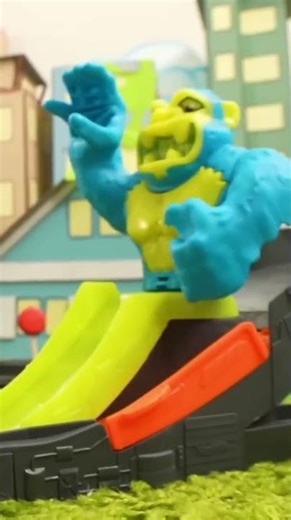 Giant Toxic Gorilla Showdown in Hot Wheels City! #shorts
