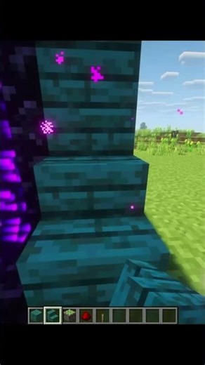 Creeper portal! #shorts #shortsfeed #yosho #lyrics #minecraft #gaming #memes #building #liriklagu