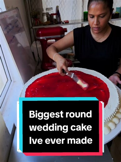 Largest Round Wedding Cake by Contemporary Ceylon