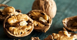 Brou de noix : comment fabriquer soi-même ce colorant naturel ?