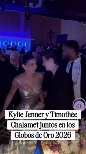 Esta pareja ha dado de qué hablar esta temporada de premios, ¿qué les dirías si te sentaras en su mesa? Conoce más en Ellas.pa | ELLAS
