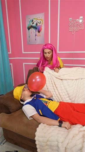 Mom shares a balloon with crying Super Max🎈