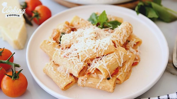 Easy 5‑Ingredient Creamy Tomato Mascarpone Pasta