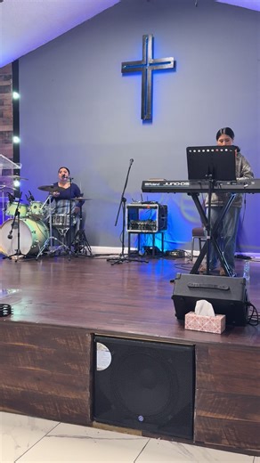 JUDAS 1:24-25 Y a aquel que es poderoso para guardaros sin caída, y presentaros sin mancha delante de su gloria con gran alegría, al único y sabio Dios, nuestro Salvador, sea gloria y majestad, imperio y potencia, ahora y por todos los siglos. Amén. #iglesiamensajesdepoder #iglesiaenmcallentexas #jovenesconproposito🙌❤️ #iglesiacristiana #jovenesdebendicion