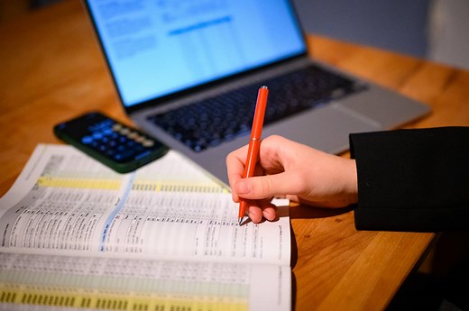 How much federal tax is taken out of my paycheck?