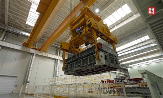 力度+速度！繁荣工厂冲压车间“FTF”双飞翼大揭秘？搭配全自动智能天车，工作效率如何大幅提升？