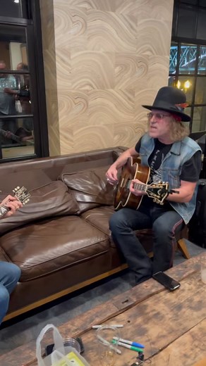 The boys finding their midweek groove together 🤠🎶🔥 www.bigandrich.com for all the new tour dates added! #bigandrich #ontour #concert #countrymusic #livemusic | Big & Rich