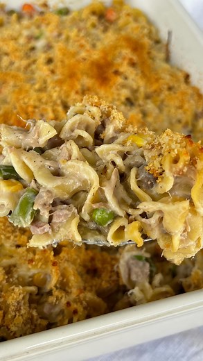 Classic Tuna Noodle Casserole Recipe Saute frozen veggies in butter Add tuna, cream of chicken, milk, pepper, and cooked egg noodles. Pour into a casserole dish and top with shredded cheese and crushed crackers. Bake on 350° for 25 mins, then broil for 2. Everyone has a full belly tonight. I got the ingredients at Aldi for about $13. I already had butter and milk so i didnt have to buy those. #tunanoodlecassarole #casserolerecipe #tunanoodle #easydinners #dinnerrecipes | In Jamie's Kitchen