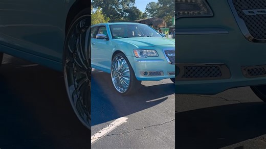 Outrageous Chrysler 300 on 30” DUB Floaters Slidin