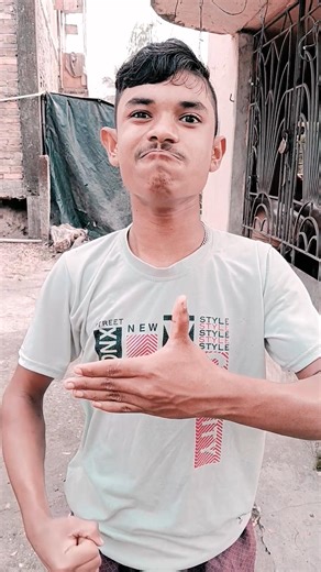 Boy Says “Mani Look” and Does a Funny Finger Trick 😂