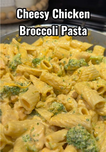 Cheesy Chickek Broccoli Pasta! This recipe is DELICIOUS! The free printable recipe can be found on my website. 🔥 #pasta #recipe #yum