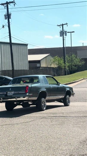 Lowrider cutlass supreme 3wheel motion and lowrider golf cart