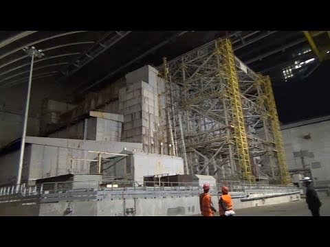 チェルノブイリ原発４号炉内部へ 放射線マークの土産も 周辺は今や観光ブーム