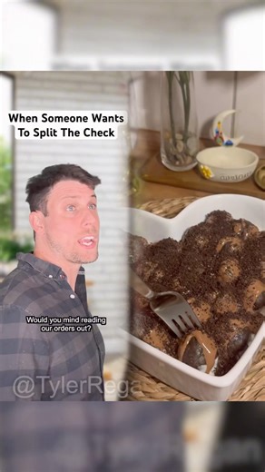 When Somebody Wants To Split The Check #restaurant #money #customerservice #shorts