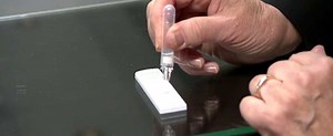 Voici comment utiliser un test rapide contre la COVID-19 à la maison
