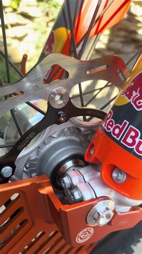 Installing 1 part everyday to build my Ktm 300 xc-w day9 #moto #dirtbike #ktm #bikebuild #hardenduro